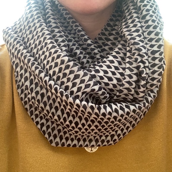 Only Black & White Infinity Scarf - Picture 2 of 6